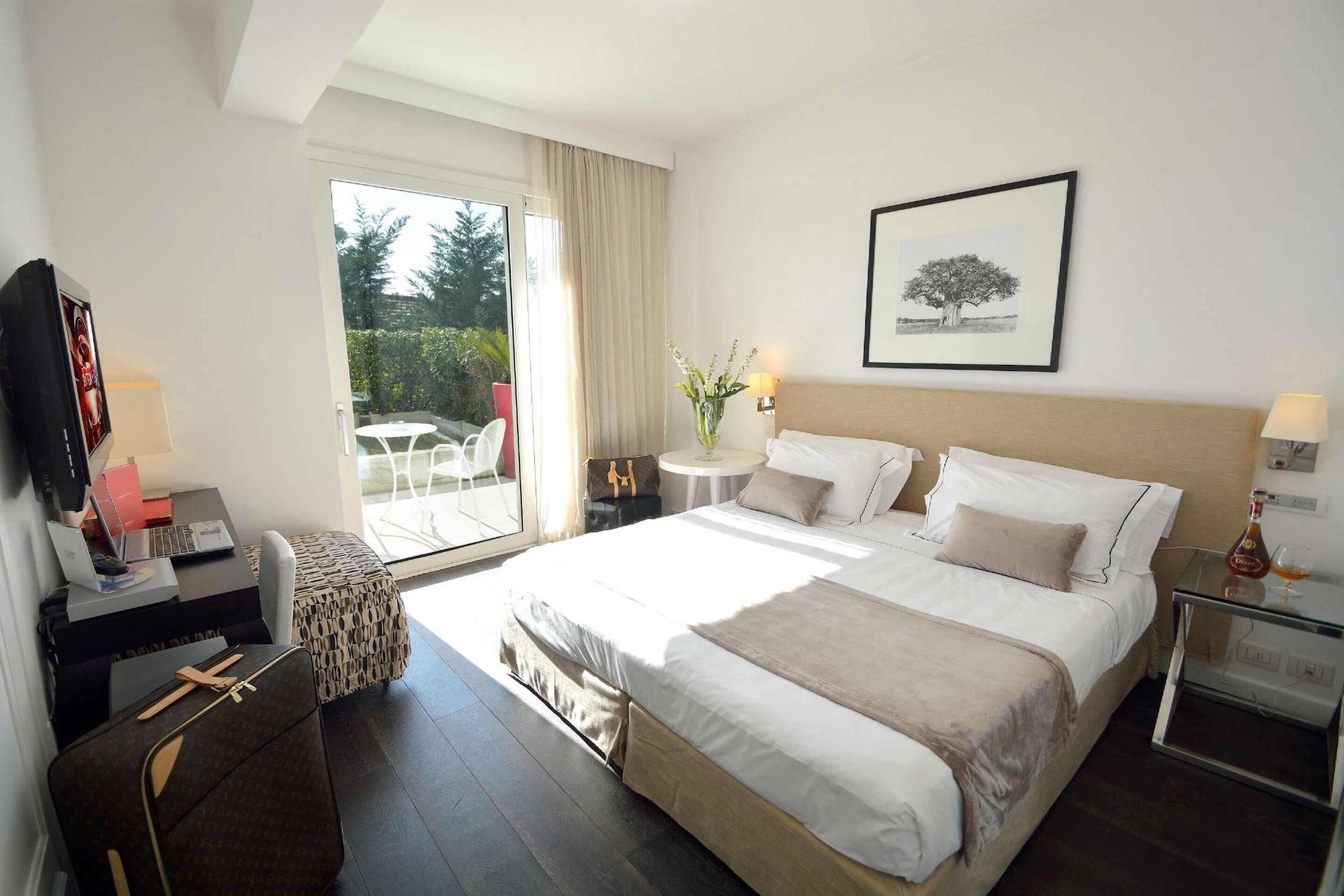 Hotel Mondial & 4*